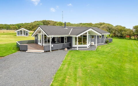 Lucio - 350M to the Fjord: Maison, Toit, Domicile, Chalet, Cabanon, Batiments Jardin, Siding, Cour, Cabane En Rondins, Cabane