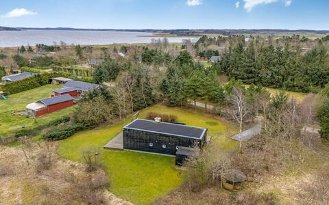 Tenna - 250M to the Fjord: Bleu, Arbuste, Chalet, Couverture De Sol, Jardin, Biens, Ombre, Aménagement Paysager, Ferme, Eco Hôtel