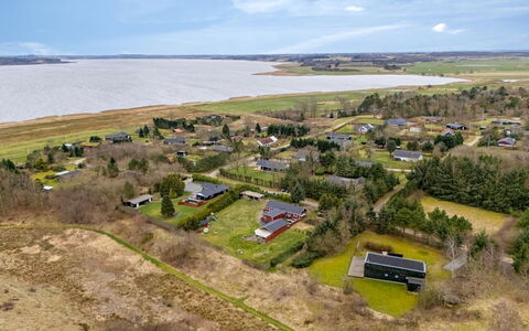 Tenna - 250M to the Fjord: Bleu, Arbuste, Chalet, Couverture De Sol, Jardin, Biens, Ombre, Aménagement Paysager, Ferme, Eco Hôtel