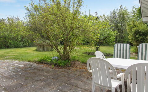 Ioar - 200M to the Fjord: Arbuste, Jardin, Printemps, Ombre, Pelouse, Mobilier De Jardin, Aménagement Paysager, Cour, Arrière-Cour
