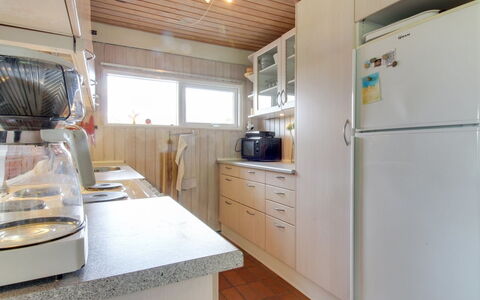 Ioar - 200M to the Fjord: Cuisine, Appareil De Cuisine, Comptoir, Design Intérieur, Principaux Appliance, Sol, Bois, Sol, Cabinetry, Pièce