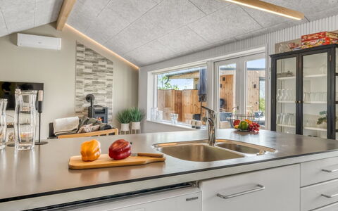 Bendet - 50M to the Fjord: Cuisine, Bois, Plafond, Design Intérieur, Sol, Comptoir, Luminaire, Sol, Evier, Pièce