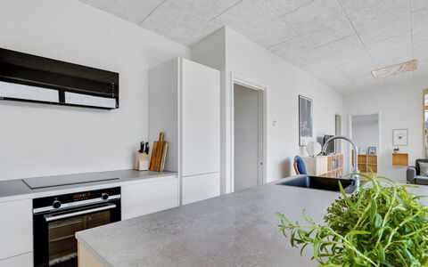 Haubert - 500M to the Fjord: Plafond, Sol, Sol, Design Intérieur, Comptoir, Cuisine, Tuile, Luminaire