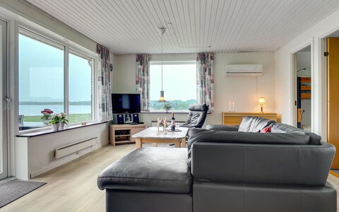 Ephra - 250M to the Fjord: Meubles, Design Intérieur, Sol, Bois, Sol, Canapé, Plafond, Parquet, Salon, Table