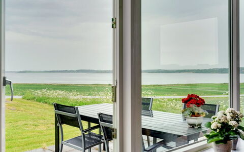 Ephra - 250M to the Fjord: Mer, Océan, Chaise, Verre, Ombre, Côte, Dur, Mobilier De Jardin, Eco Hôtel