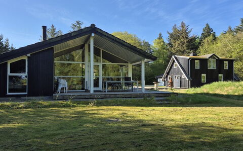 Aswarth - 50M to the Fjord: Bleu, Arbuste, Chalet, Couverture De Sol, Jardin, Biens, Ombre, Aménagement Paysager, Ferme, Eco Hôtel