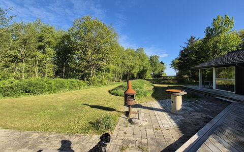 Aswarth - 50M to the Fjord: Bleu, Arbuste, Chalet, Couverture De Sol, Jardin, Biens, Ombre, Aménagement Paysager, Ferme, Eco Hôtel