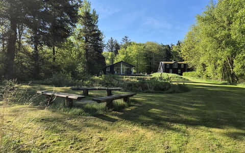 Aswarth - 50M to the Fjord: Bleu, Arbuste, Chalet, Couverture De Sol, Jardin, Biens, Ombre, Aménagement Paysager, Ferme, Eco Hôtel
