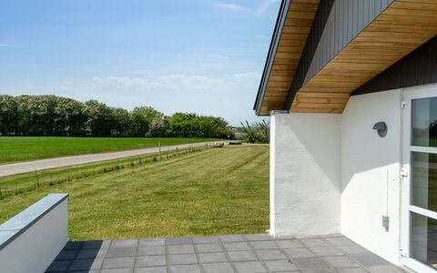 Imilie - 250M to the Fjord: Toit, Maison, Lot Terre, Domicile, Chalet, Biens, Batiments Jardin, Ombre, Cabane En Rondins, Aménagement Paysager