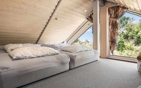Stryd - 150M from the Sea: Bois, Design Intérieur, Chambre, Plafond, Sol, Meubles, Sol, Lit, Pièce, Linge
