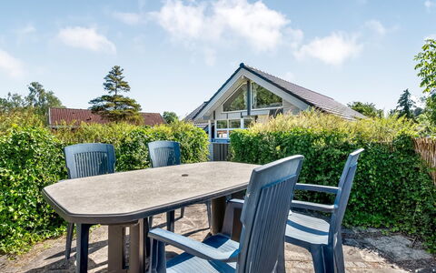 Stryd - 150M from the Sea: Meubles, Mobilier De Jardin, Tableau De Plein Air, Chaise, Ombre, Jardin, Table Cuisine Et Salle A Manger, Porche, Patio, Biens