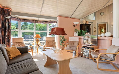 Stryd - 150M from the Sea: Sol, Mur, Sol, Design Intérieur, Bois, Plafond, Parquet, Éclairage, Meubles, Revêtement De Sol Stratifié