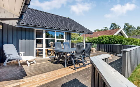 Stryd - 150M from the Sea: Sol, Mur, Sol, Design Intérieur, Bois, Plafond, Parquet, Éclairage, Meubles, Revêtement De Sol Stratifié
