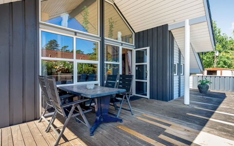 Stryd - 150M from the Sea: Sol, Mur, Sol, Design Intérieur, Bois, Plafond, Parquet, Éclairage, Meubles, Revêtement De Sol Stratifié