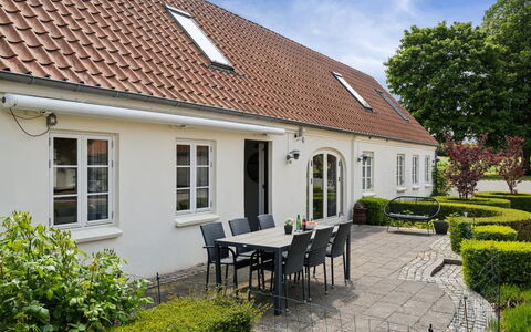 Malinda - 500M from the Sea: 