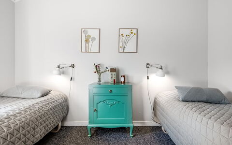 Kukka - 600M from the Sea: Lit, Literie, Chambre, Drap De Lit, Meubles, Design Intérieur, Mur, Sol, Linge, Sol