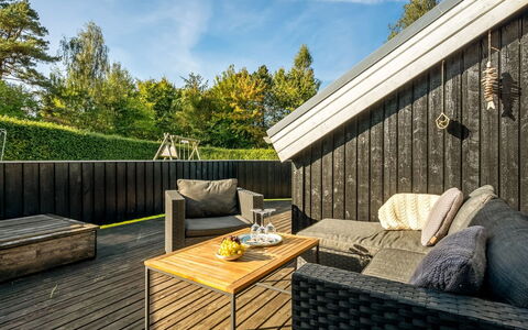 Kukka - 600M from the Sea: Sol, Mur, Sol, Design Intérieur, Bois, Plafond, Parquet, Éclairage, Meubles, Revêtement De Sol Stratifié