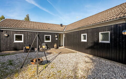 Kukka - 600M from the Sea: Sol, Mur, Sol, Design Intérieur, Bois, Plafond, Parquet, Éclairage, Meubles, Revêtement De Sol Stratifié