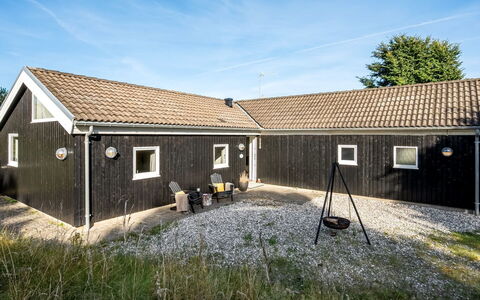 Kukka - 600M from the Sea: Sol, Mur, Sol, Design Intérieur, Bois, Plafond, Parquet, Éclairage, Meubles, Revêtement De Sol Stratifié