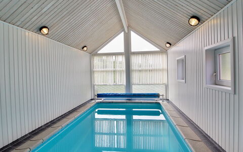 Kukka - 600M from the Sea: Sol, Mur, Sol, Design Intérieur, Bois, Plafond, Parquet, Éclairage, Meubles, Revêtement De Sol Stratifié