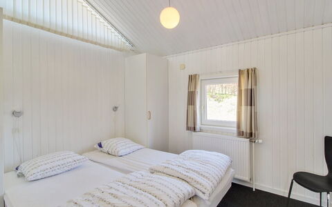 Rani - 800M from the Sea: Bois, Domicile, Plafond, Sol, Chambre, Lit, Literie, Drap De Lit, Dur, Cadre De Lit