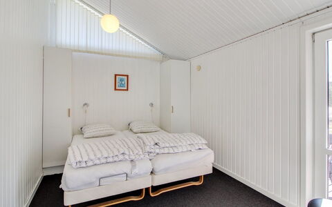 Rani - 800M from the Sea: Bois, Plafond, Design Intérieur, Chambre, Sol, Sol, Lit, Drap De Lit, Literie, Pièce
