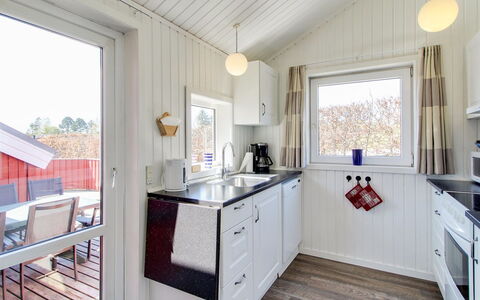 Rani - 800M from the Sea: Domicile, Maison, Chalet, Gelé, Neige, Dur, Robinet, L'Hiver, Cuisine, Planche