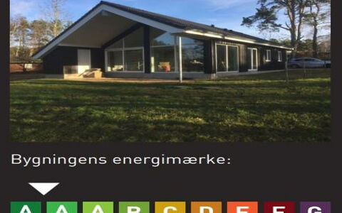 Adela - 1Km from the Sea: 