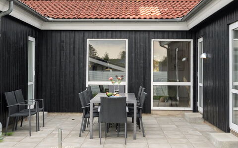 Bjarki - 800M from the Sea: 