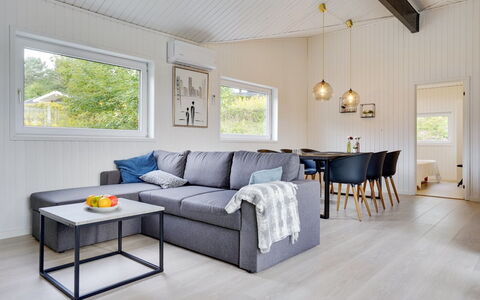 Bjarki - 800M from the Sea: Toit, Maison, Domicile, Chalet, Porte, Siding, Plate-Forme, Porche, Planche, Dur