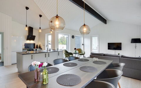 Bjarki - 800M from the Sea: Toit, Maison, Domicile, Chalet, Porte, Siding, Plate-Forme, Porche, Planche, Dur