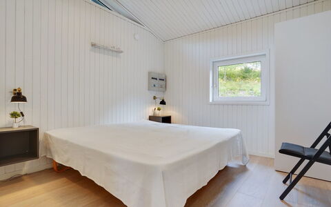 Bjarki - 800M from the Sea: Toit, Maison, Domicile, Chalet, Porte, Siding, Plate-Forme, Porche, Planche, Dur