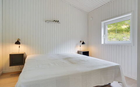Bjarki - 800M from the Sea: Toit, Maison, Domicile, Chalet, Porte, Siding, Plate-Forme, Porche, Planche, Dur