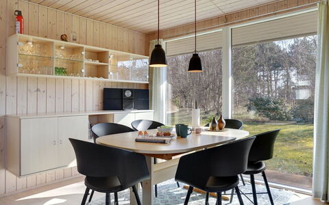 Gardis - 100M from the Sea: Toit, Maison, Domicile, Chalet, Siding, Biens, Allée, Batiments Jardin, Cour, Cabanon