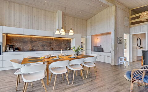 Ylvi - 250M from the Sea: Sol, Design Intérieur, Bois, Plafond, Parquet, Sol, Table Cuisine Et Salle A Manger, Meubles, Cuisine, Domicile