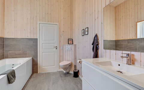 Ylvi - 250M from the Sea: Sol, Sol, Mur, Bois, Luminaire Plomberie, Design Intérieur, Salle De Bains, Robinet, Armoire De Toilette, Plomberie