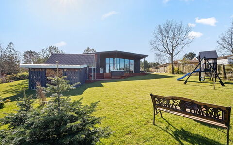 Ylvi - 250M from the Sea: Herbe, Arbuste, Paysage, Jardin, Lot Terre, Domicile, Zone Résidentielle, Plaine, Pelouse