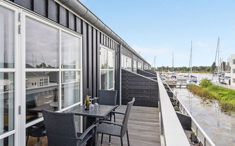 Venild - 5M from the Sea: Toit, Maison, Domicile, Chalet, Siding, Biens, Allée, Batiments Jardin, Cour, Cabanon
