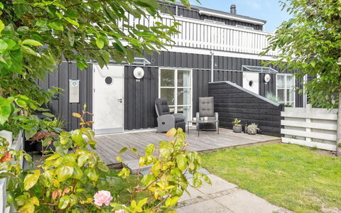 Venild - 5M from the Sea: Toit, Maison, Domicile, Chalet, Siding, Biens, Allée, Batiments Jardin, Cour, Cabanon