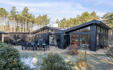 Keyla - 50M from the Sea: Toit, Maison, Domicile, Chalet, Siding, Biens, Allée, Batiments Jardin, Cour, Cabanon