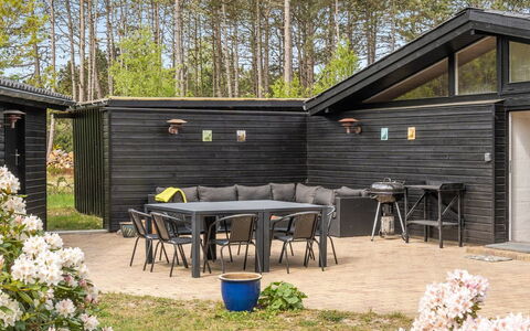 Keyla - 50M from the Sea: Toit, Maison, Domicile, Chalet, Siding, Biens, Allée, Batiments Jardin, Cour, Cabanon