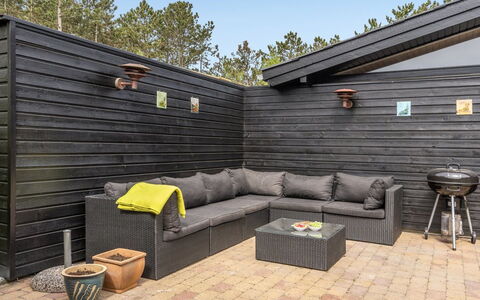 Keyla - 50M from the Sea: Toit, Maison, Domicile, Chalet, Siding, Biens, Allée, Batiments Jardin, Cour, Cabanon