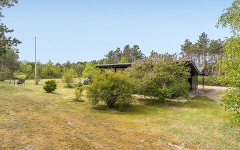 Keyla - 50M from the Sea: Toit, Maison, Domicile, Chalet, Siding, Biens, Allée, Batiments Jardin, Cour, Cabanon