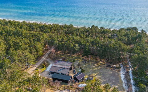 Keyla - 50M from the Sea: Toit, Maison, Domicile, Chalet, Siding, Biens, Allée, Batiments Jardin, Cour, Cabanon