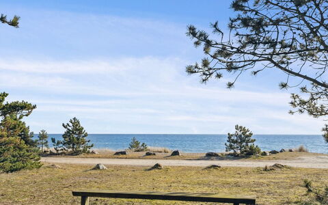 Keyla - 50M from the Sea: Toit, Maison, Domicile, Chalet, Siding, Biens, Allée, Batiments Jardin, Cour, Cabanon