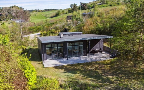 Irek - 500M from the Sea: Chalet, Domicile, Maison, Toit, Porche, Biens, Siding, Batiments Jardin, Ferme, Cour