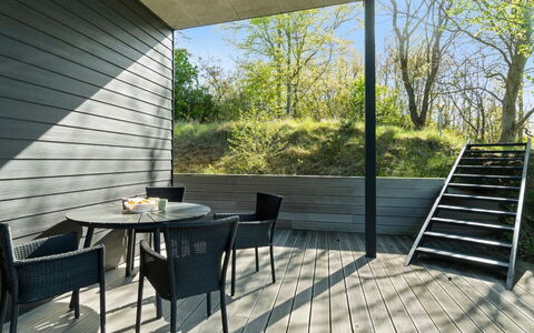 Irek - 500M from the Sea: Chalet, Domicile, Maison, Toit, Porche, Biens, Siding, Batiments Jardin, Ferme, Cour