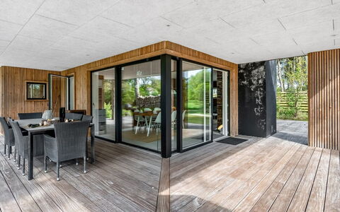 Sylva - 150M from the Sea: Toit, Maison, Domicile, Chalet, Siding, Biens, Allée, Batiments Jardin, Cour, Cabanon