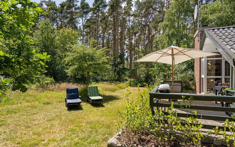 Herlek - 200M from the Sea: Toit, Maison, Domicile, Chalet, Siding, Biens, Allée, Batiments Jardin, Cour, Cabanon