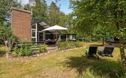 Herlek - 200M from the Sea: Toit, Maison, Domicile, Chalet, Siding, Biens, Allée, Batiments Jardin, Cour, Cabanon